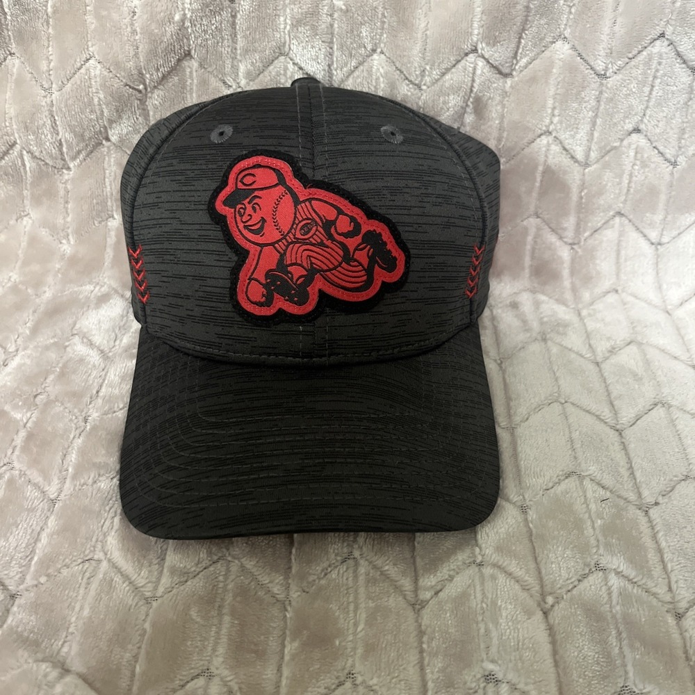 Cincinnati Reds Genuine merchandise Baseball Cap Hat NE39Thirty L/XL Stretch Fit